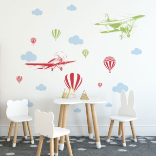 sticker de pared infantil con aviones globos y nubes