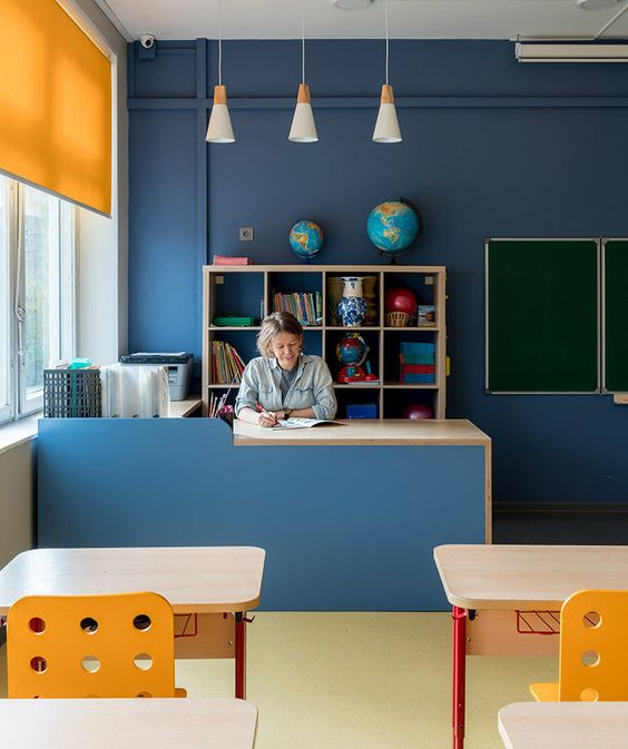 aulas de clase modernas colores para niños