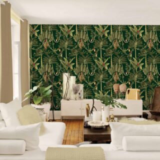papel de colgadura ilustrado con flora y fauna donde destacan las palmeras platanillos de hojas grandes enredaderas de la selva verde y variedad de tucanes en colores