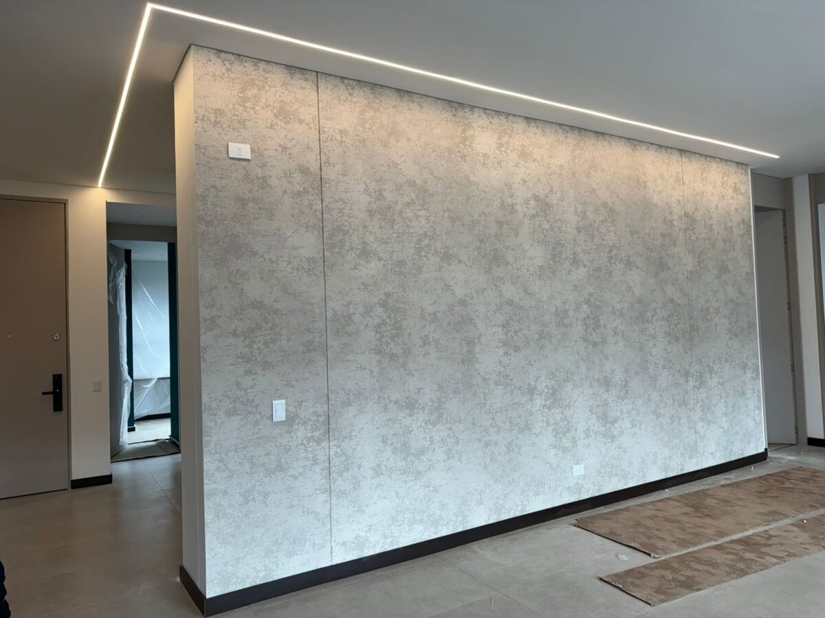 Papel de colgadura tipo microcemento para decorar las paredes
